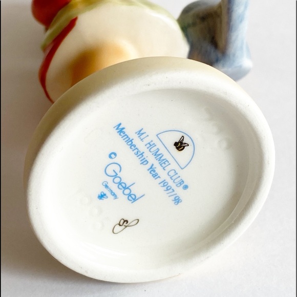 Hummel Figurine Nature’s Gift Exclusive Edition - Picture 8 of 10